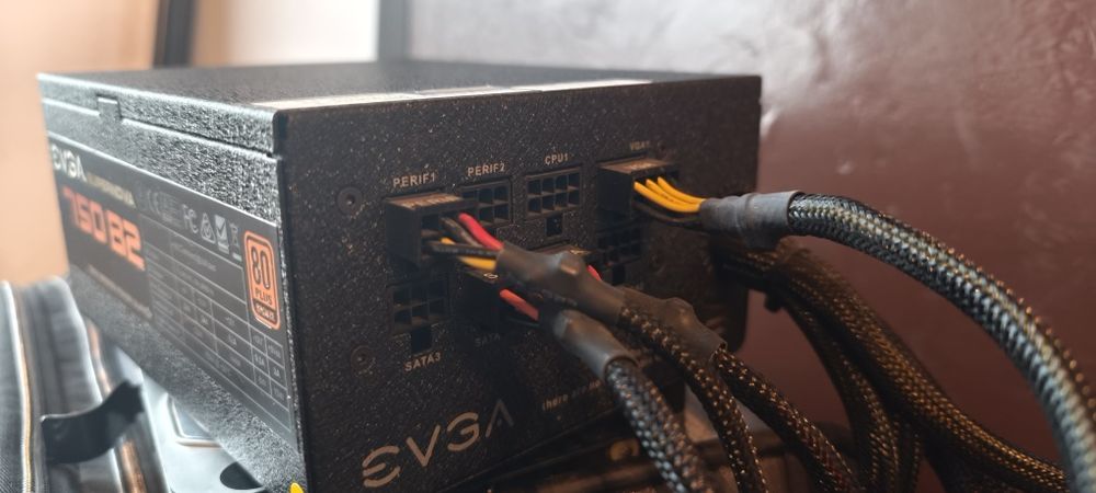 Vând sursă EVGA SUPERNOVA 750 B2