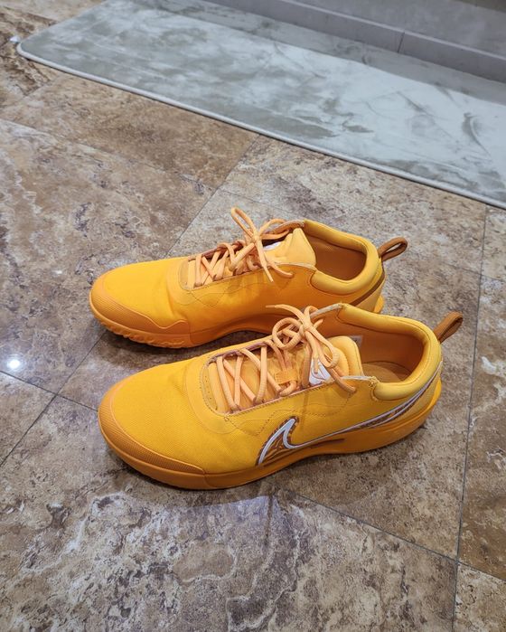 Продам кроссовки Nike