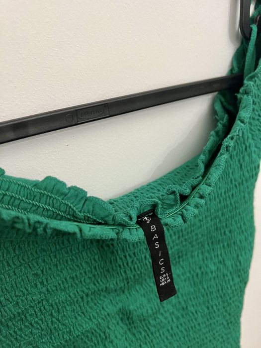 Stradivarius top verde pe umeri