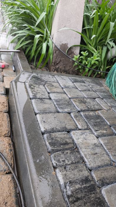 Тротуарная плитка. Брусчатка. Газон