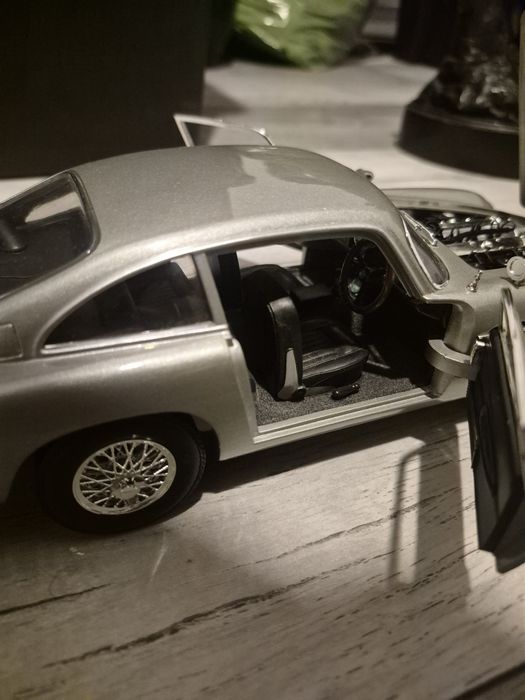 Aston Martin Lagonda 2004 JoyRide