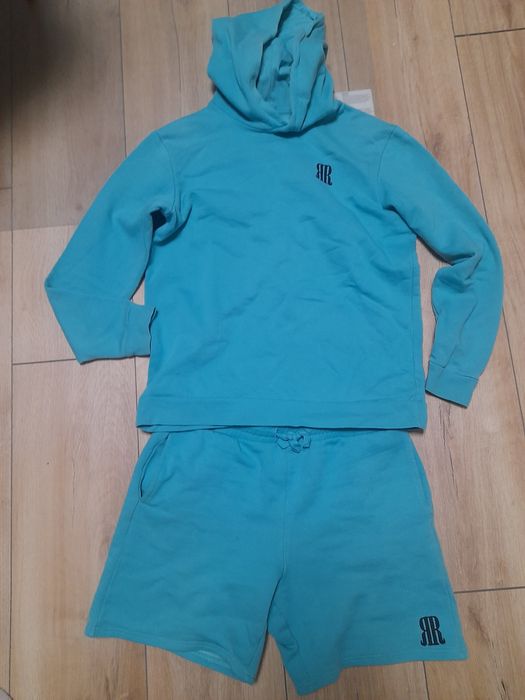 Худи с къси панталони