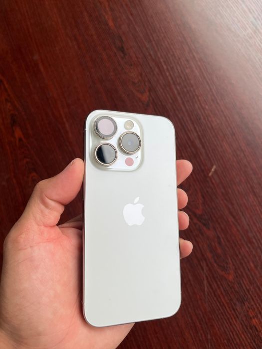 Iphone 15 pro white