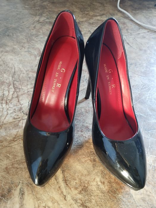 Продам туфли на высоком каблуке