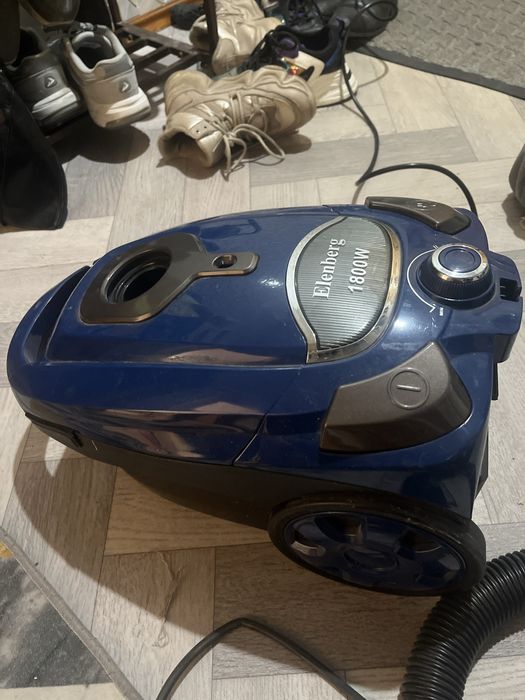 Пылесос Elenberg 1800w