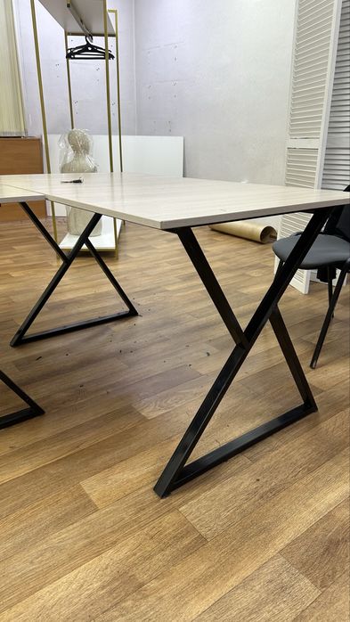 Столы с железными ножками