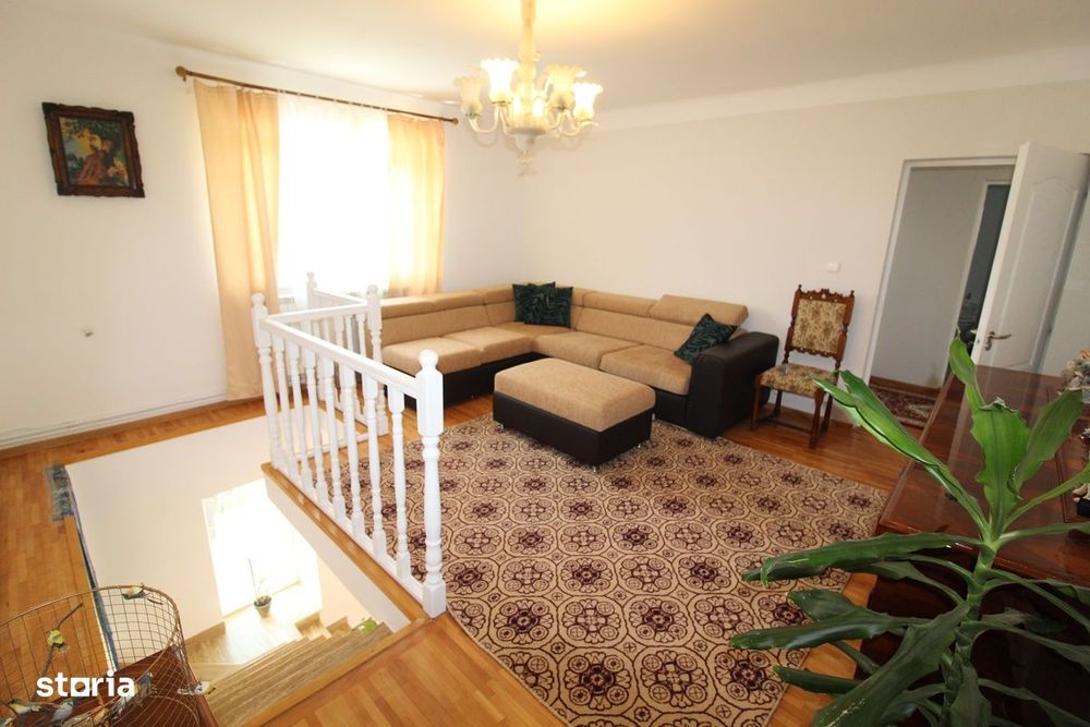 Vând casă P+E în Hunedoara, zona Chizid, teren 713mp, f.s. 17m