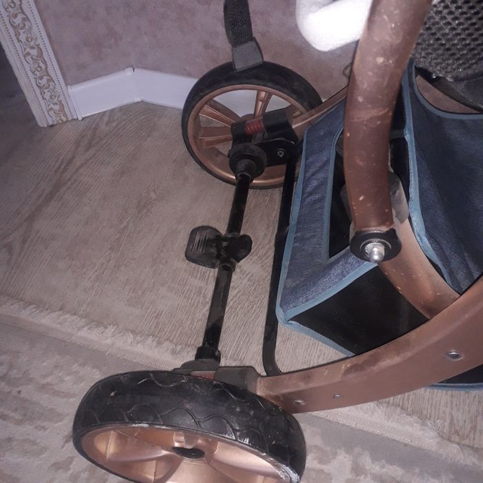 Продам коляску  требует  ремонта