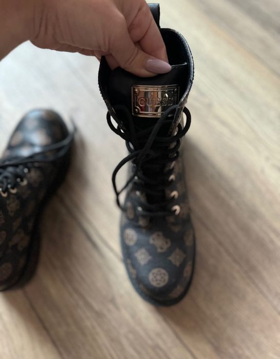 Кожени боти Guess