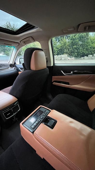 Автомобиль Lexus GS350