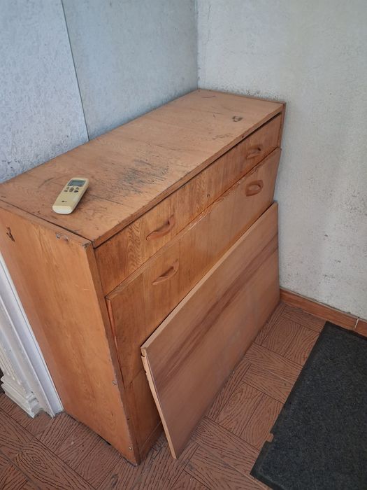 Компактная полка для обуви в хорошем состоянии