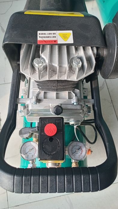 Поршневой компрессор Потребляемая мощность: 1,5 кВАОбъём ресивера: 24