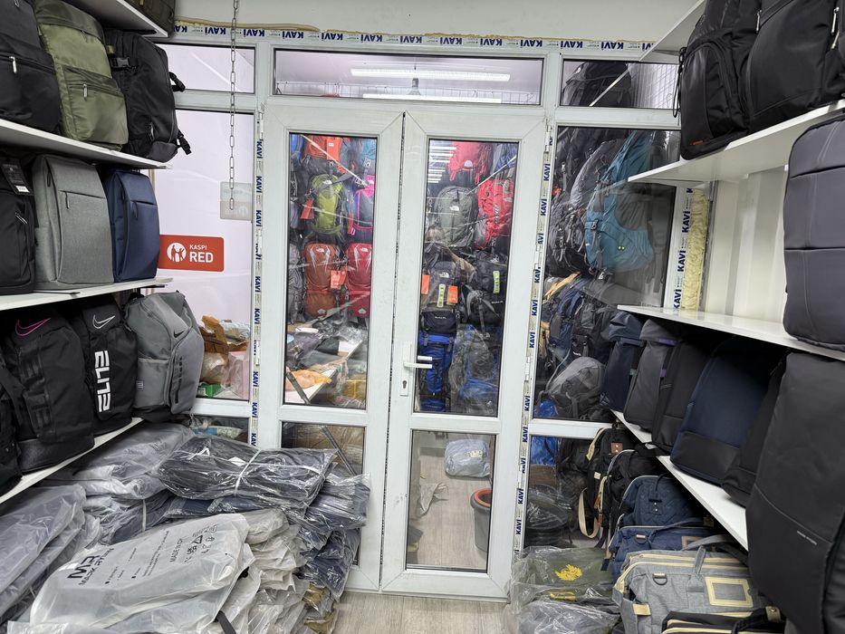 Продам пластиковый двер