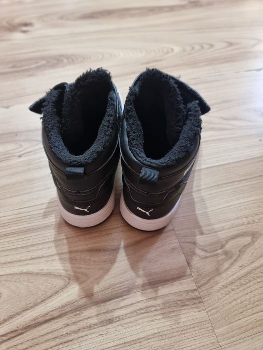 Продавам детски кецове PUMA