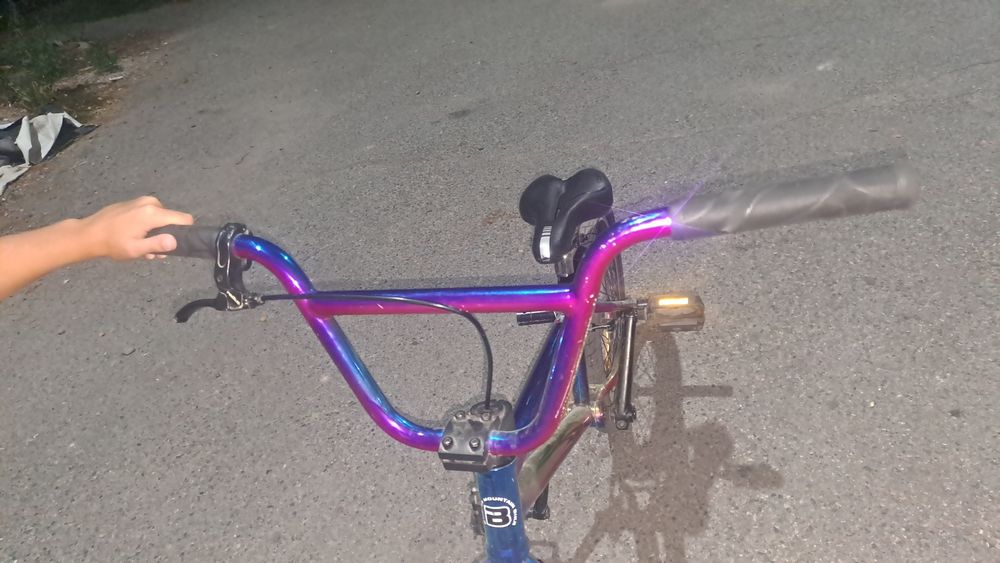 Продам велосипед BMX  цвет мультиков