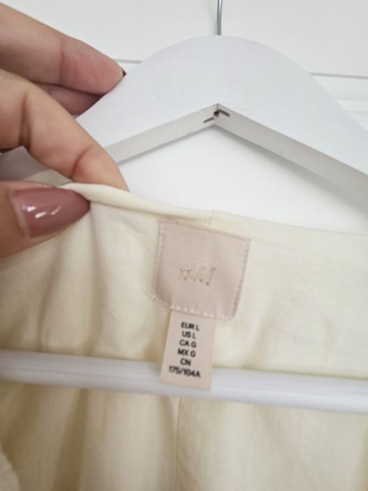 Черна рокля H&M.