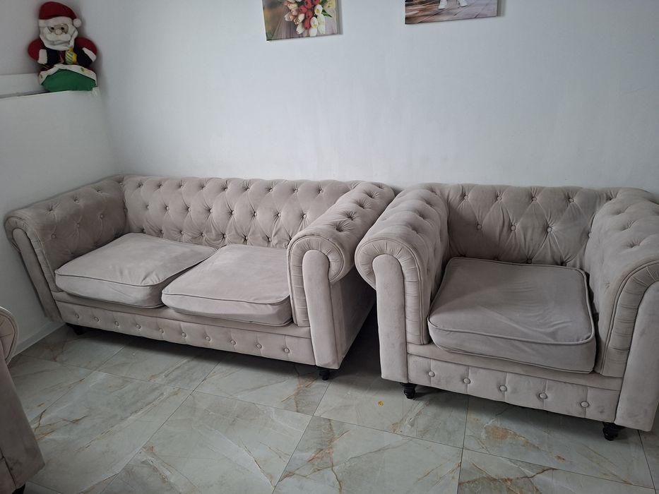Canapea chesterfield