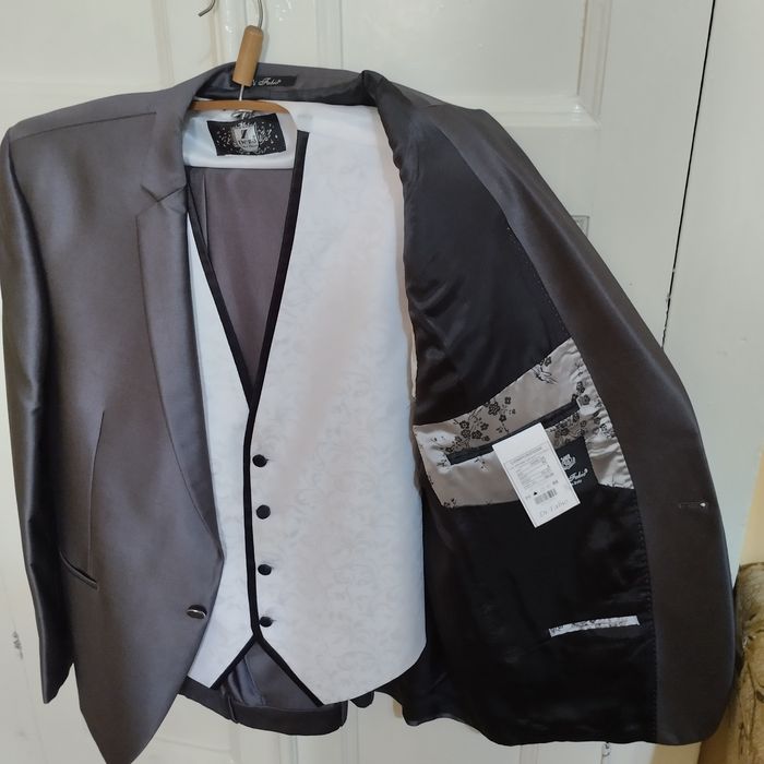 Продается костюм