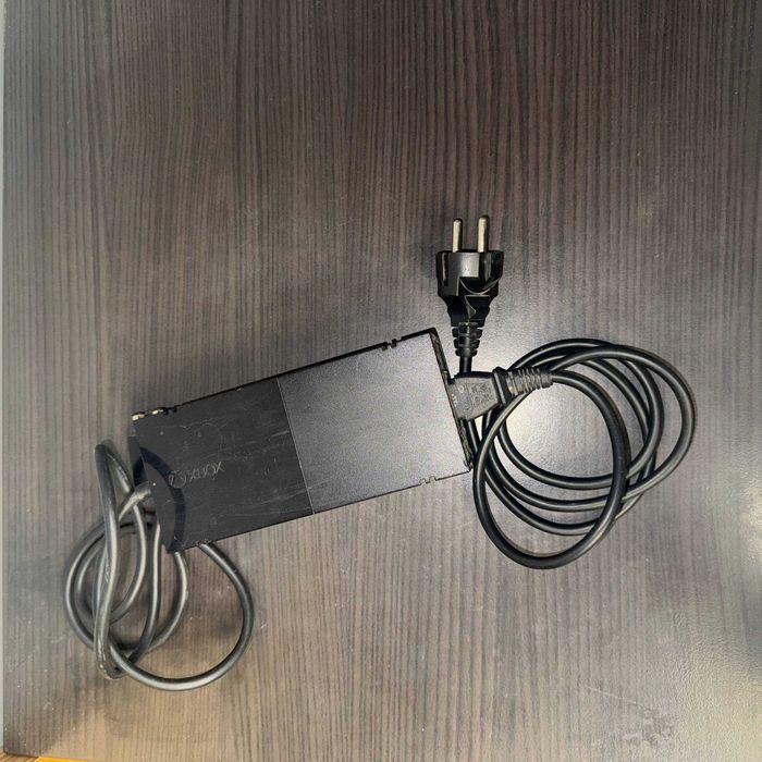 Xbox One + 3 игри + 1 оригинален джойстик