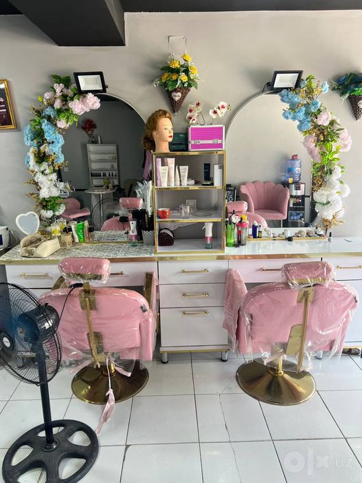 Salon uchun oyna va kreslo sotiladi sifati yangi