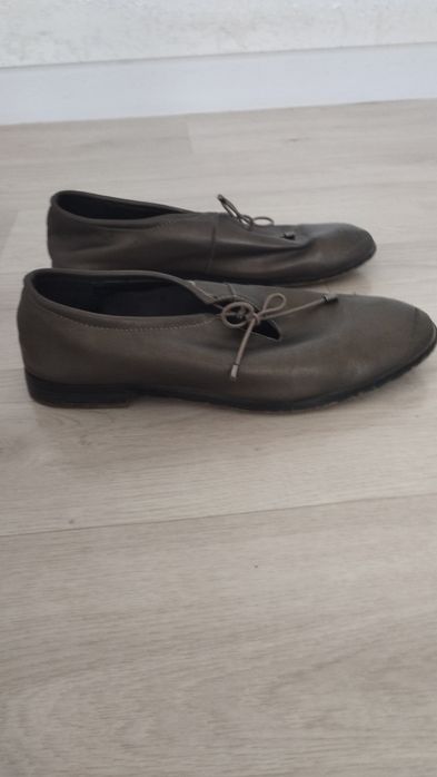 Отдам бесплатно 2 туфли