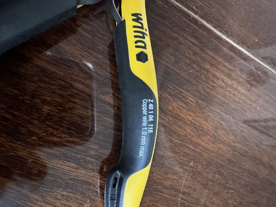 Продавам клещи Wiha