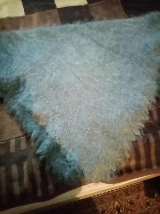 Шаль пуховая. В отличном состоянии.