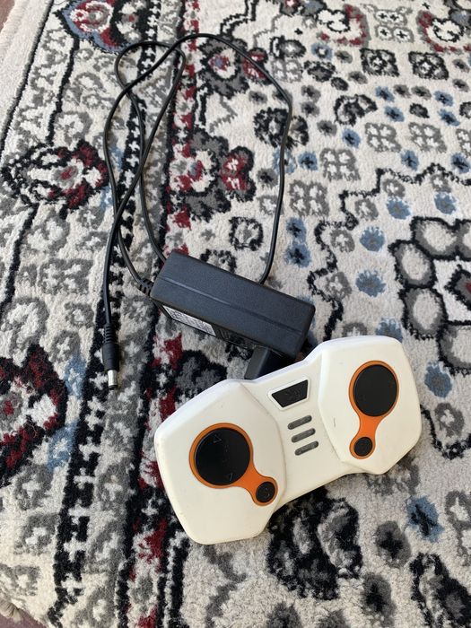 Bolalar pultli mashinasi