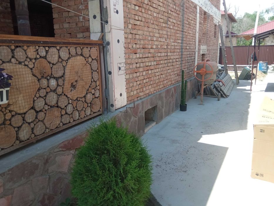 Дом в Ынтымаке с бассейном