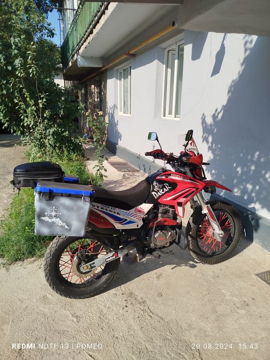 Мотоцикл эндуро 300 кубов.