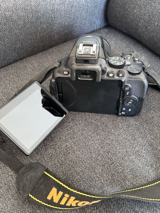 Nikon D5600 комплект с 18-105mm