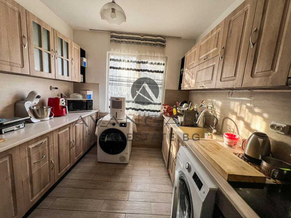 Продава се Тристаен апартамент в Пловдив, Кючук Париж - 84 кв.м за 1147 €/кв.м - Снимка #2
