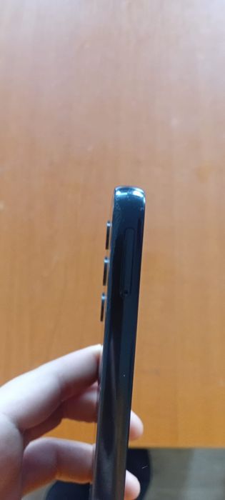 Vănd samsung a05s cu mici zgârieturi cu tot cu husa cutia originală si cablu