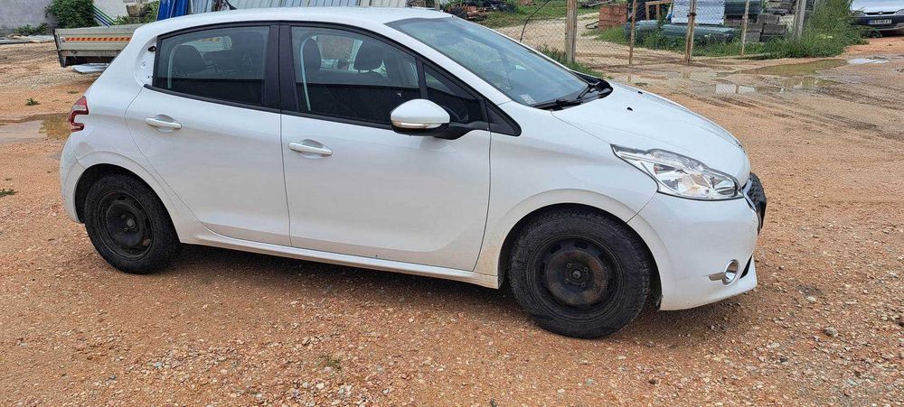 Пежо 208 , 1,2 бензин . на части