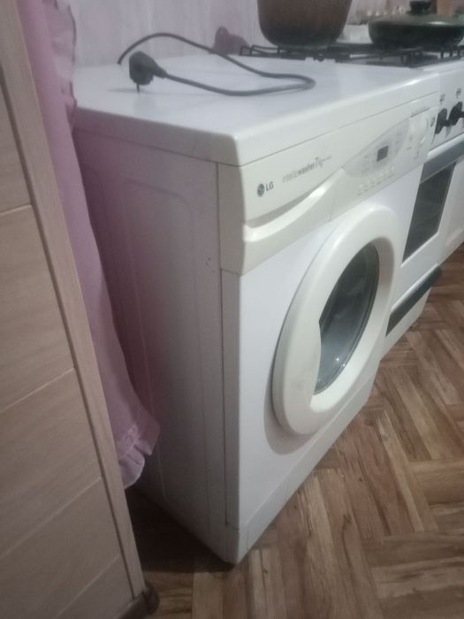 Продам стиральную машинку LG