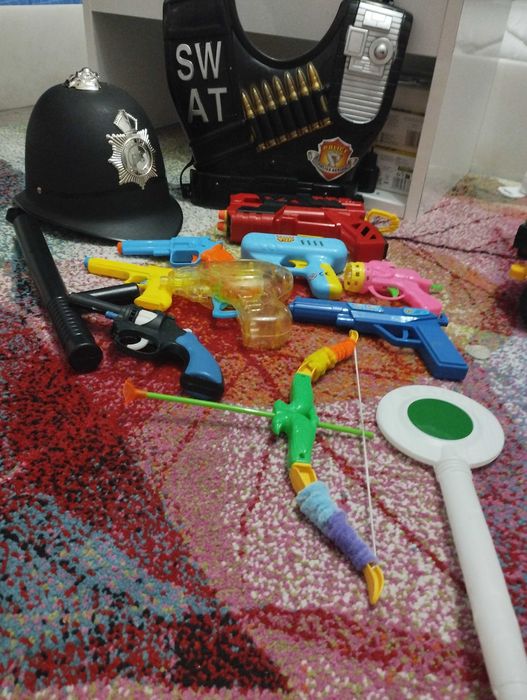 Сет пистолети к- т полицай за 6.50 евро