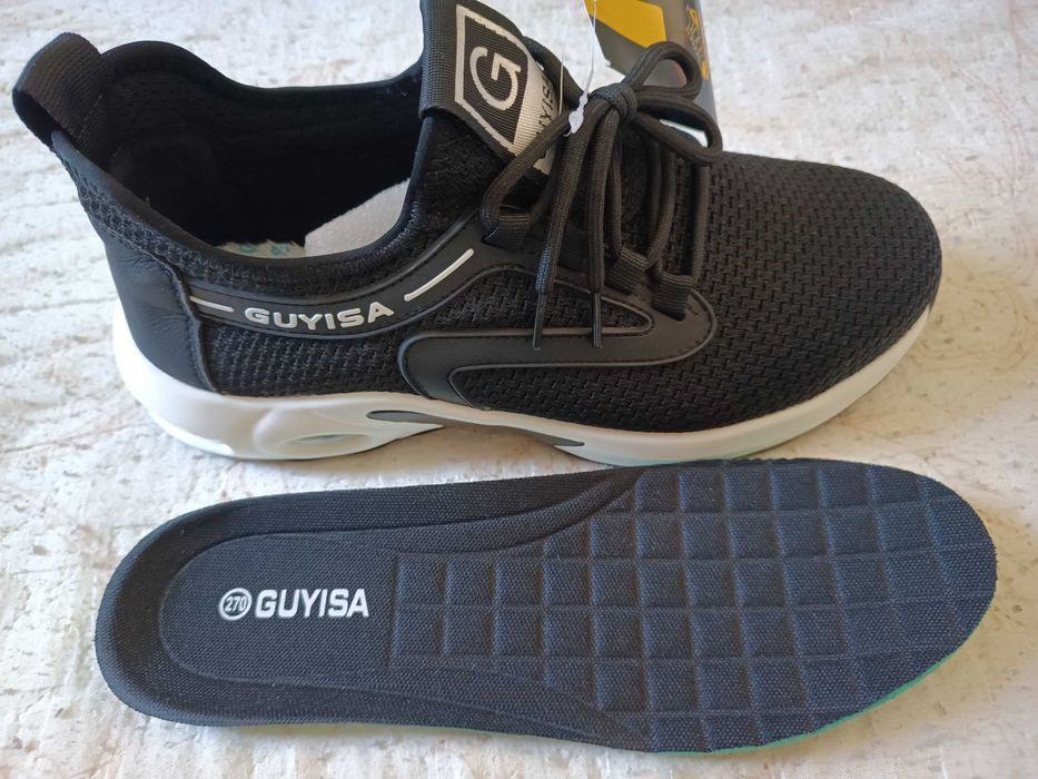 Кроссовки,подходят как для работы,так и для повседневной носки !