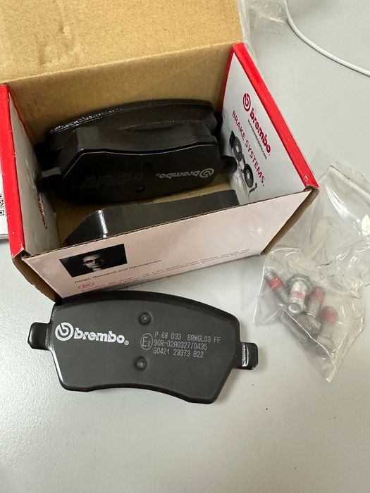 Опорные тормозные диски BREMBO + Тормозные колодки Lada Vesta BREMBO