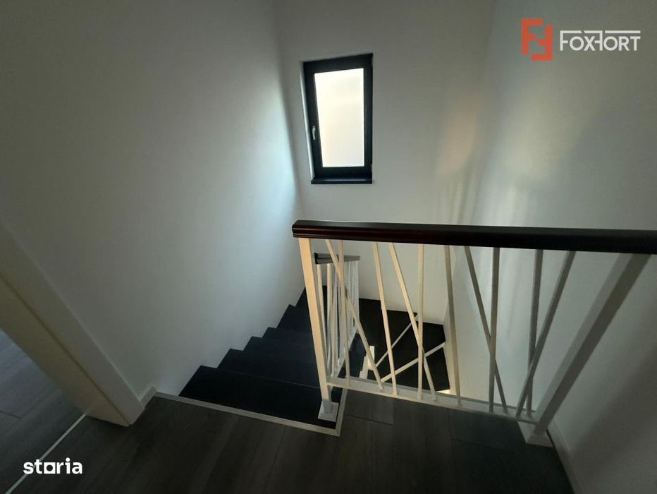 Duplex 5 camere 124 mp utili, despartit prin carport, Chisoda