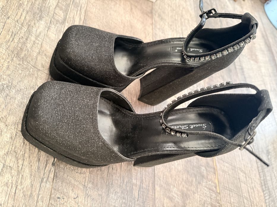 Обувки на дебел ток