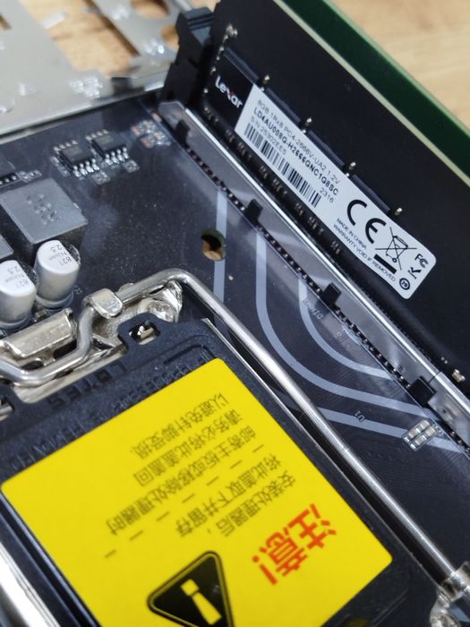 H610 ddr4, Lexar 8x2 16gb