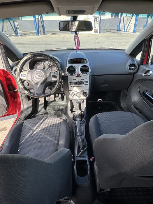 Opel Corsa D 1.0 Benzină – 2009 –