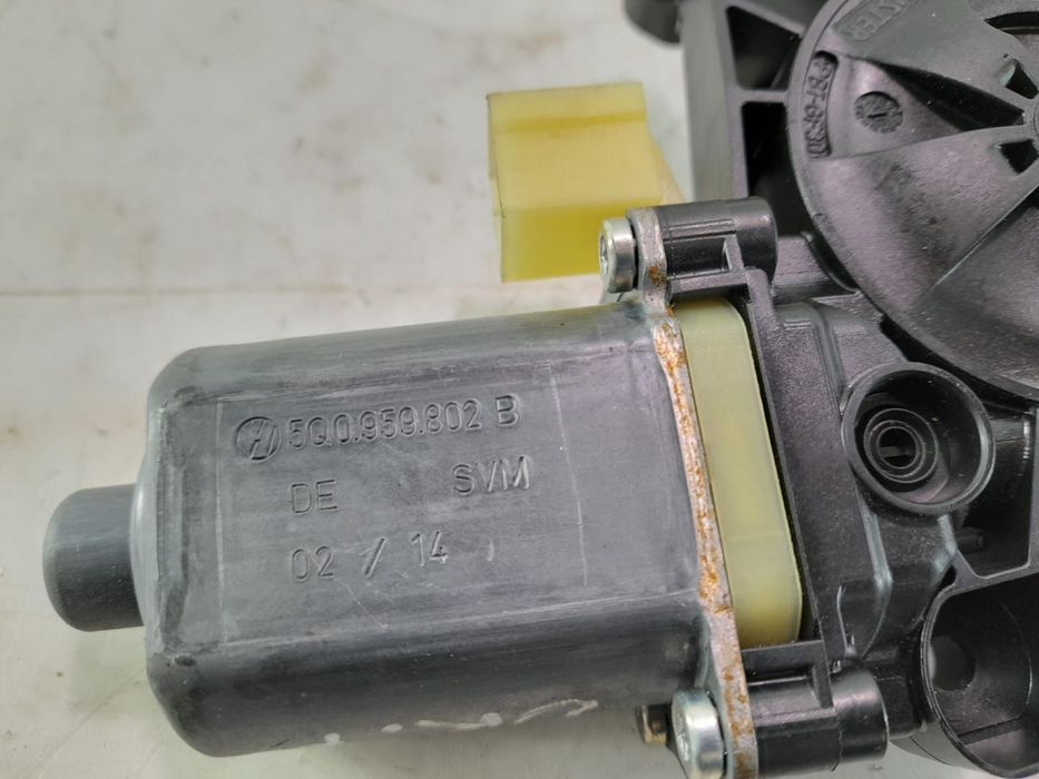 Motoras geam dreapta spate 5Q0959802 Audi A3 8V [2012 - 2016]