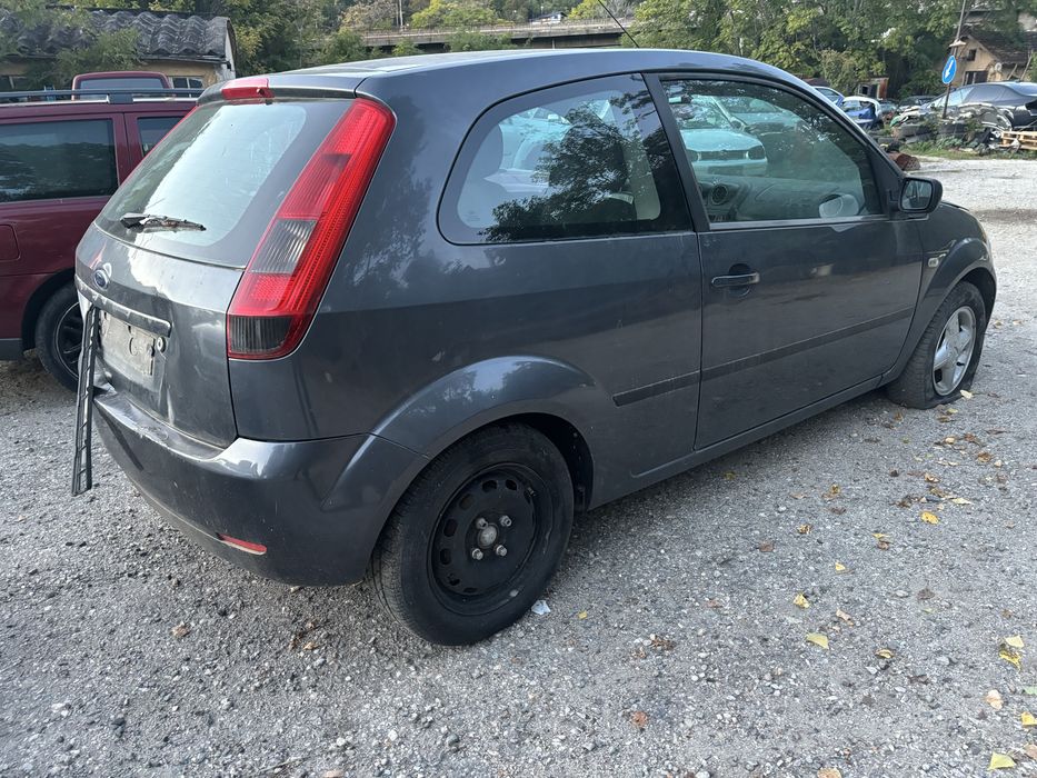 Форд фиеста 1.4 бензин. На части.