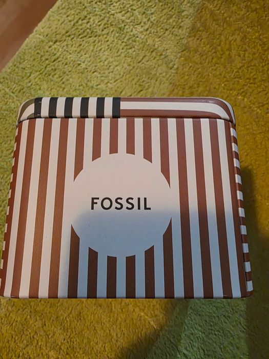 Ceas Fosil Nou se poate purta si la tinuta eleganta dar si sport