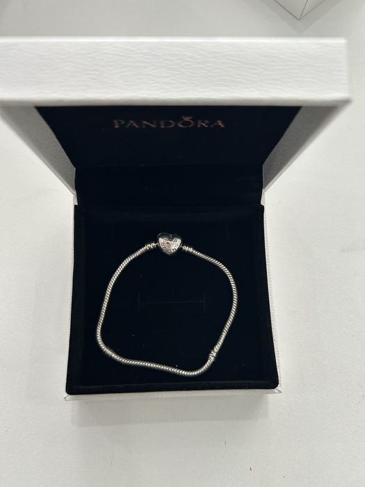 Pandora, браслет с надписью pandora.