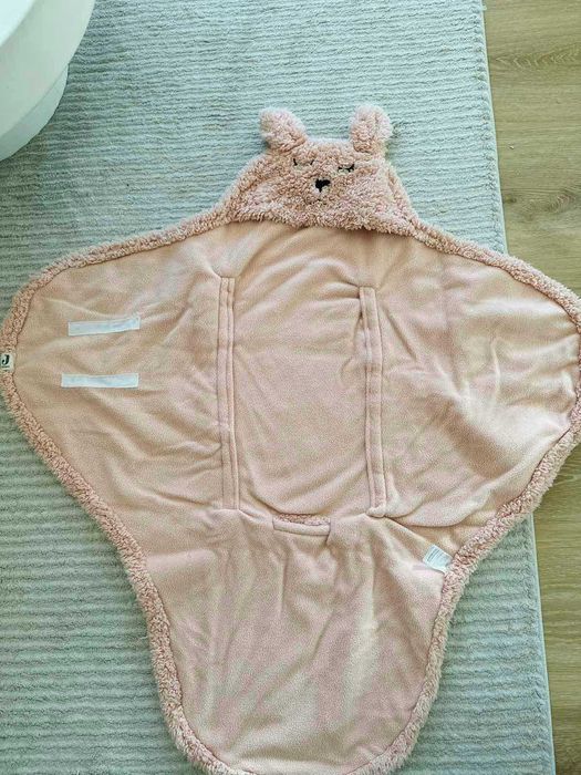 Детски дрехи на различни марки и различни размери