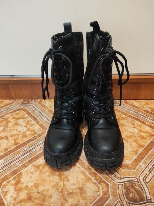 Продам демисезонные ботинки