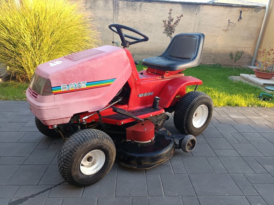 Tractoras tuns iarba