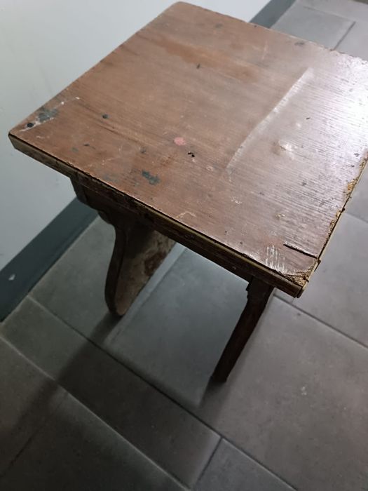 Табурет деревянный